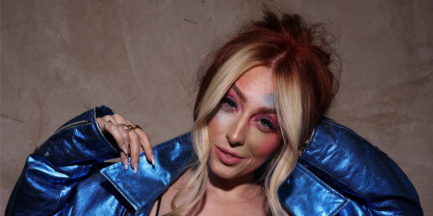 Listen: Kelsie Watts Releases New Holiday Single 'Christmas In New York'  Image