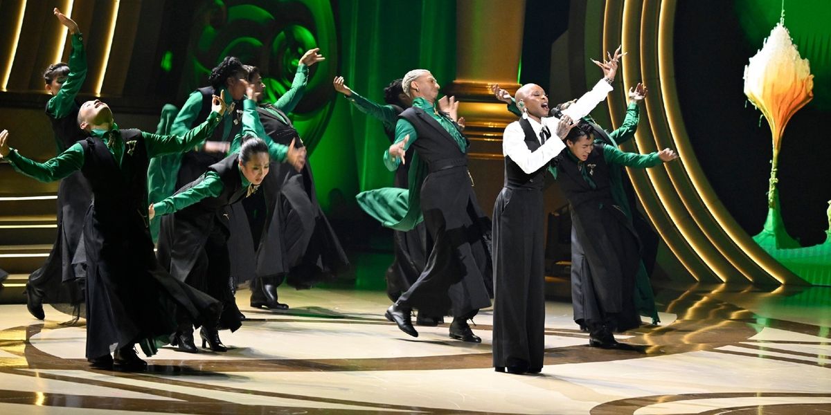 सुनें: WICKED: ONE WONDERFUL NIGHT लाइव एल्बम अब स्ट्रीमिंग पर उपलब्ध है। 