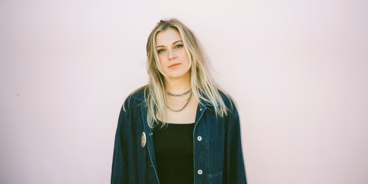 Little Bit (Formerly of Lilith ffo Momma, The Beths) to Release Debut EP; Shares New Single