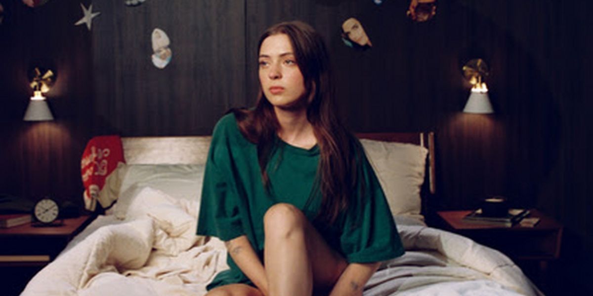 Lizzy McAlpine Releases New Song 'Pushing It Down and Praying'