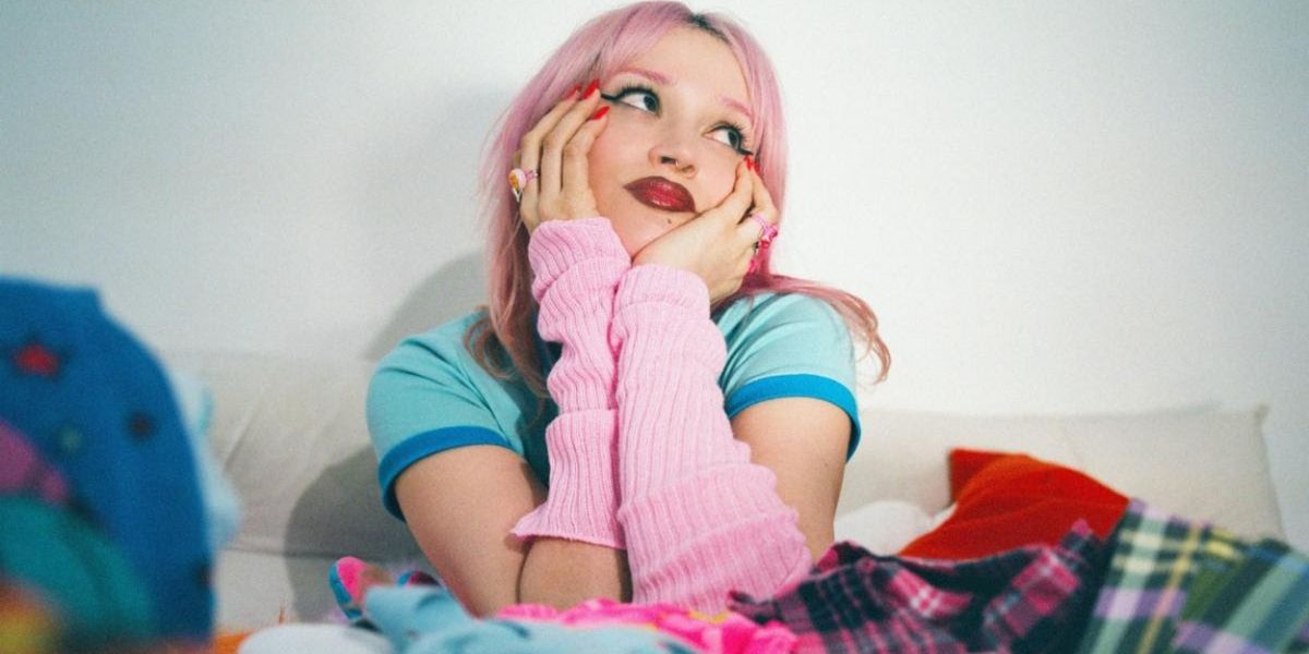 Lolo Zouaï Drops New Single 'VVVIP'