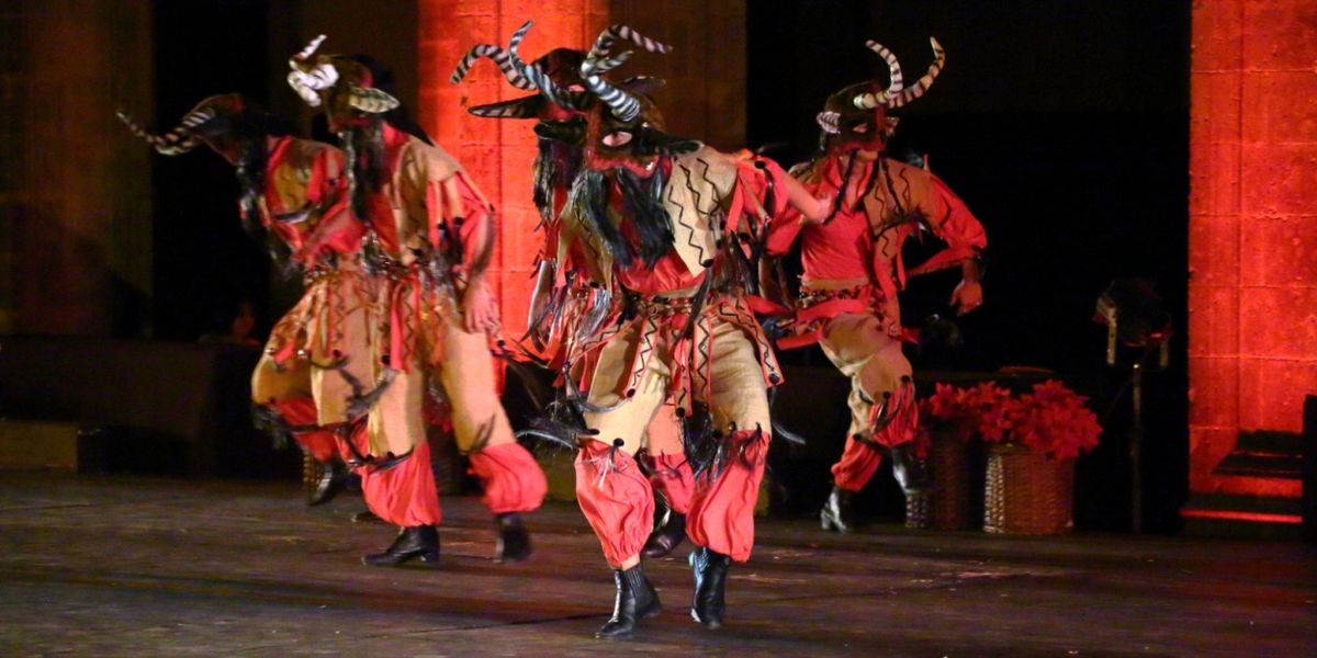 Los Diablos Y El Ballet Folklórico De México Toman El Palacio De Bellas Artes Para Celebrar El 90 Aniversario Del Máximo Recinto Cultural