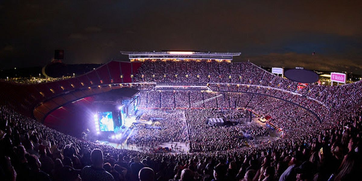 Luke Combs' Record-Breaking 2024 Stadium Tour Sells Over One Million Tickets in Opening Weekend