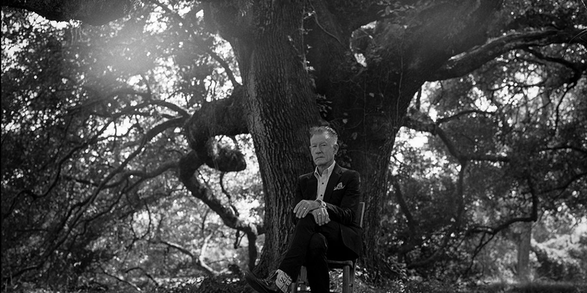 Lyle Lovett & His Large Band Comes to Alabama Theatre This Month