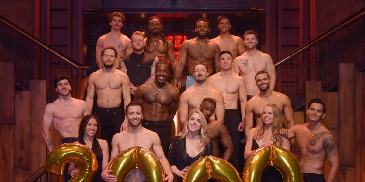 MAGIC MIKE LIVE Celebrates 2,000th Performance At Sahara Las Vegas
