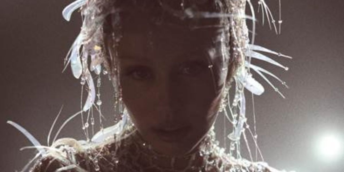 Miley Cyrus Sets Ninth Studio Album SOMETHING BEAUTIFUL