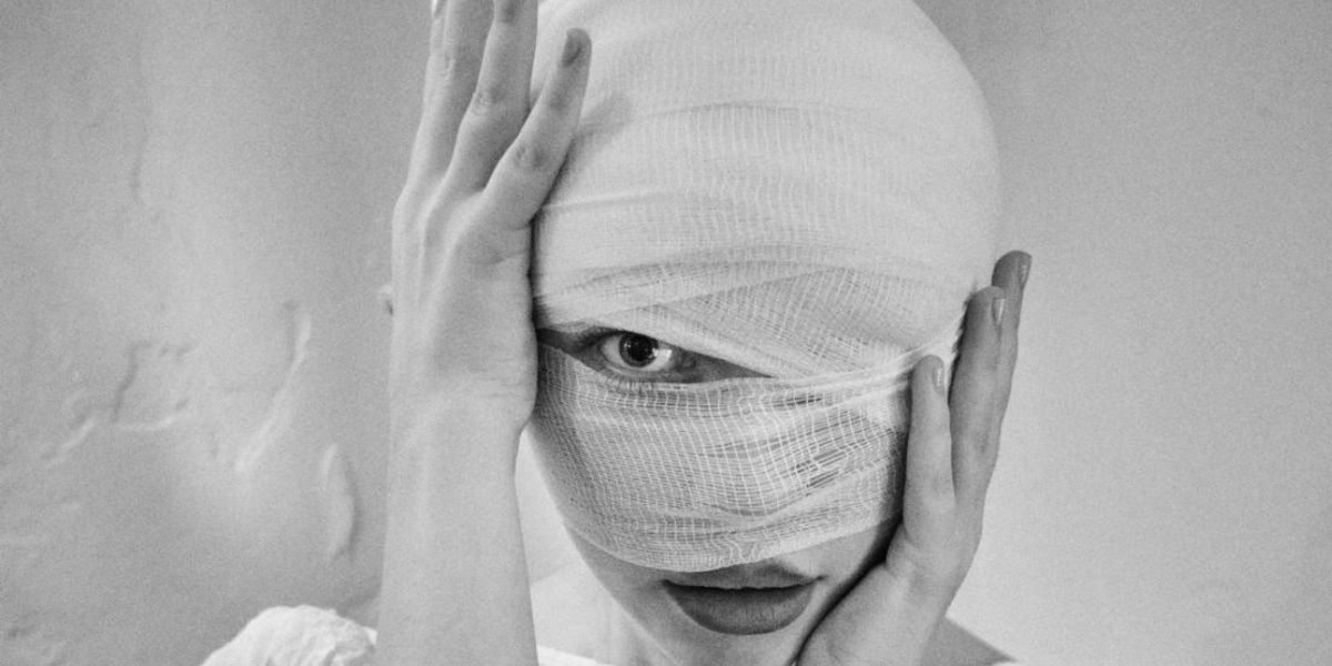 MOLLIE ELIZABETH Releases New Single PUPPET SHOW