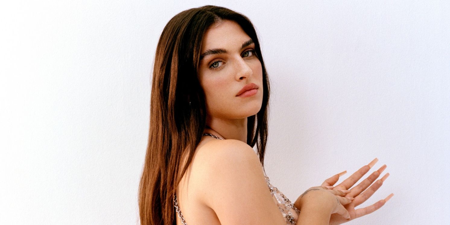 Mae Muller Shares Debut Album 'Sorry I'm Late'  Image