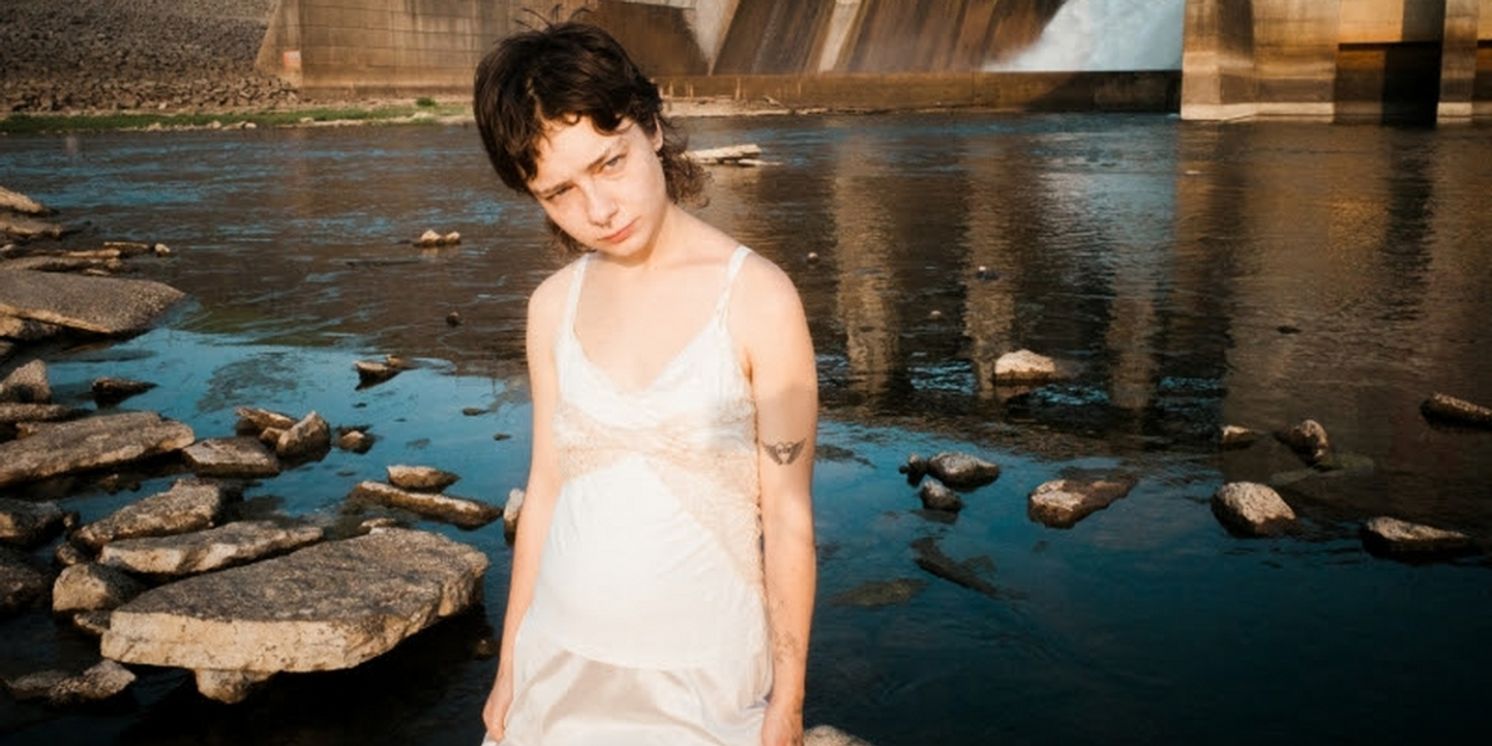 Mali Velasquez Premieres 'Shove' Single  Image