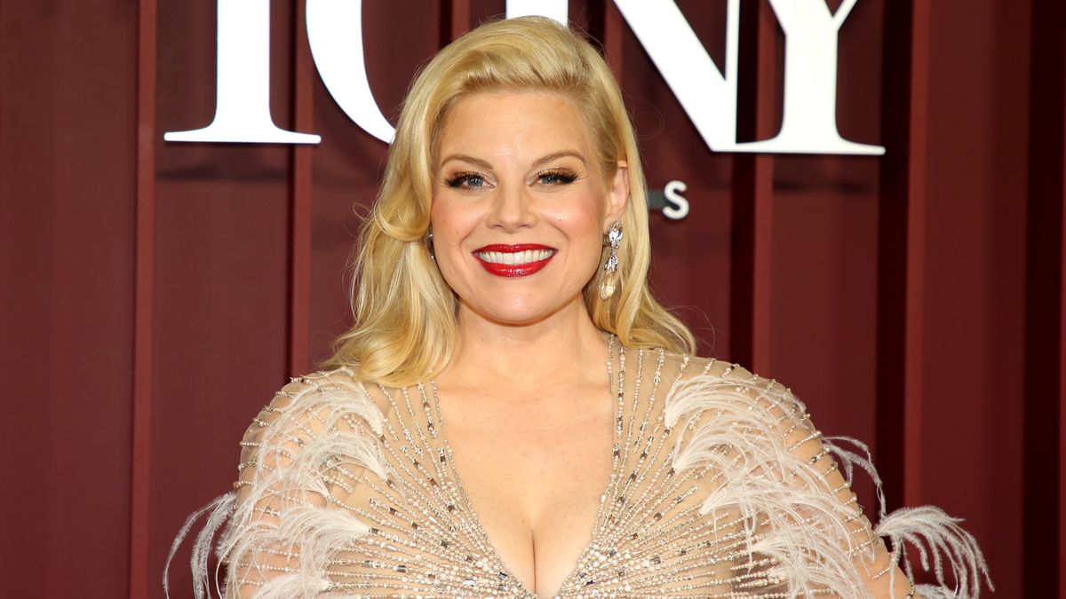 Megan Hilty Teases New Stage Role: 'It Starts Soon' Megan Hilty Teases New Stage Role: 'It Starts Soon'