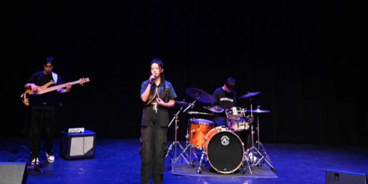 Min Yuan Receives City Council Commendation at Concert Star Competition