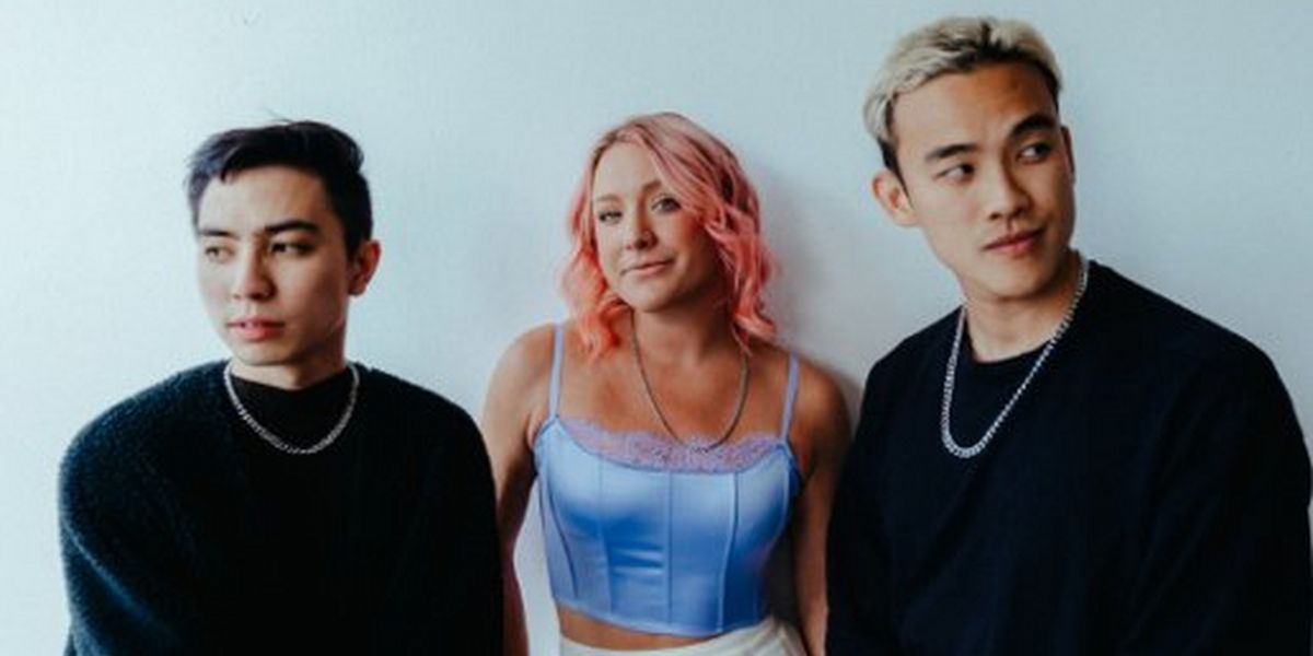 Myrne Reunites With Manila Killa and Vocalist Runn for 'Center of the World'