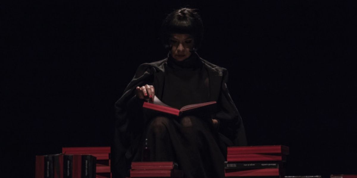 Noche De Poesía Y Performance Con Deborah Castillo En El Gran Basamento