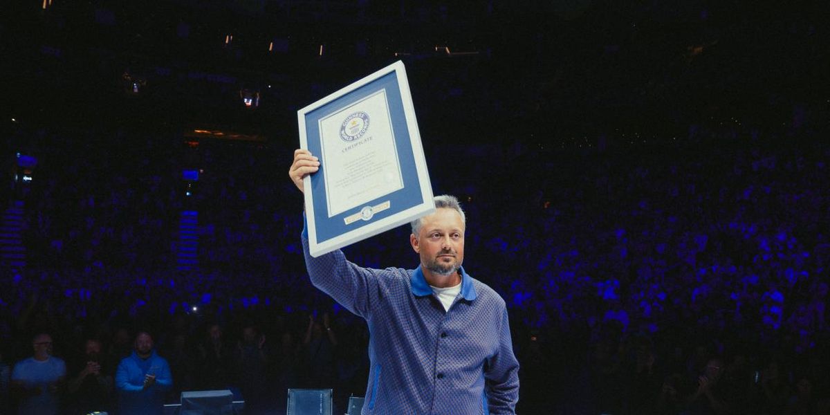 Nate Bargatze's BIG DUMB EYES Tour Earns Official Guinness World Records Title