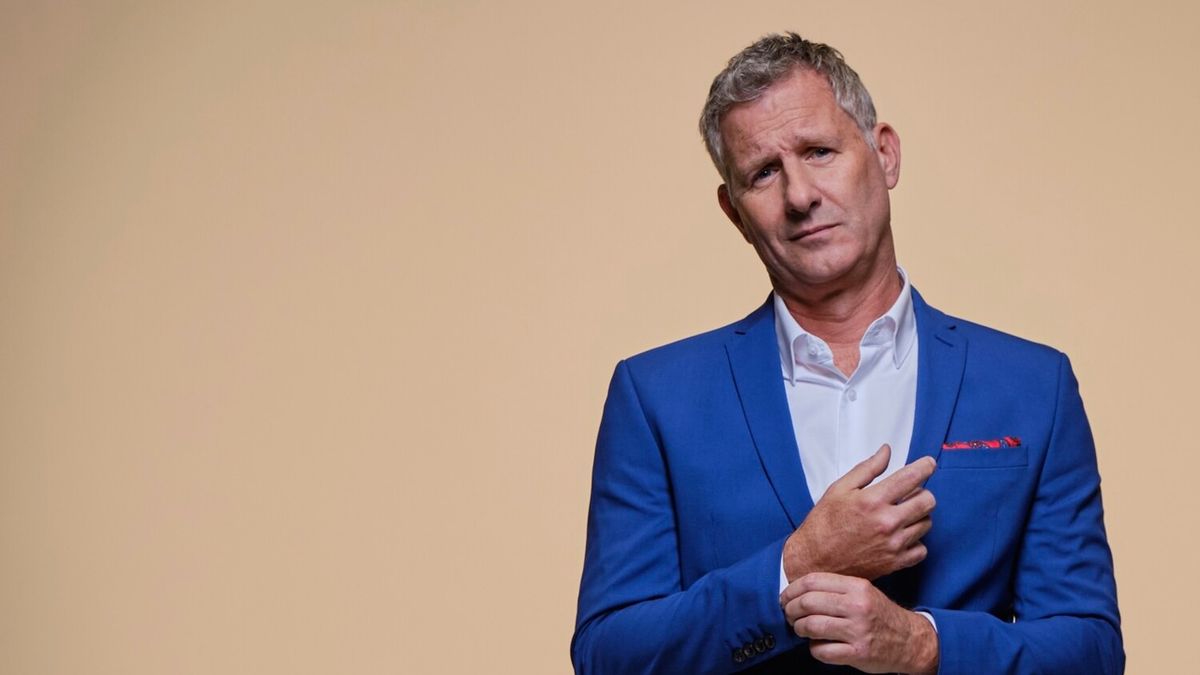 New Tour Dates Set For Adam Hills SHOES HALF FULL Tour