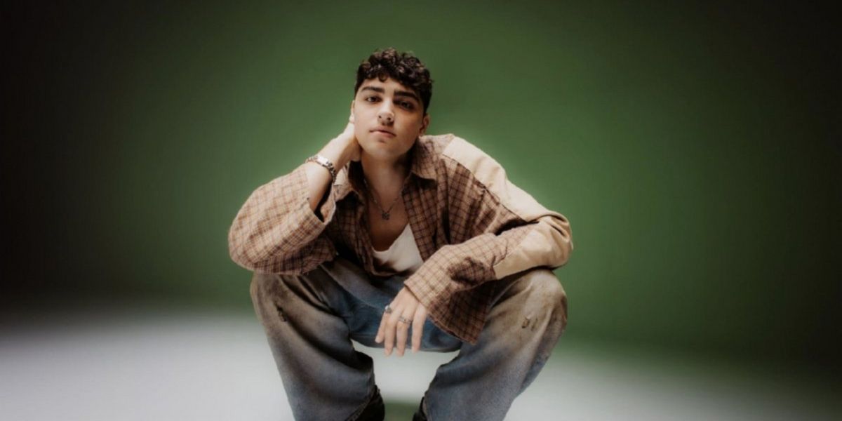 Oliver Cronin Shares Vulnerable Side With New Track 'In the End'