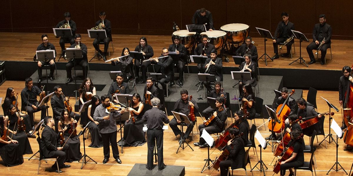 Orquesta Sinfónica Nacional Juvenil Bicentenario Performs Sinfonía Italiana