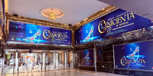 PHOTO: El Teatro Coliseum ya está listo para la llegada de CENICIENTA