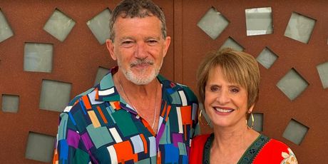 PHOTOS: Antonio Banderas recibe a Patti LuPone en Málaga antes del inicio de su gira espa Photo
