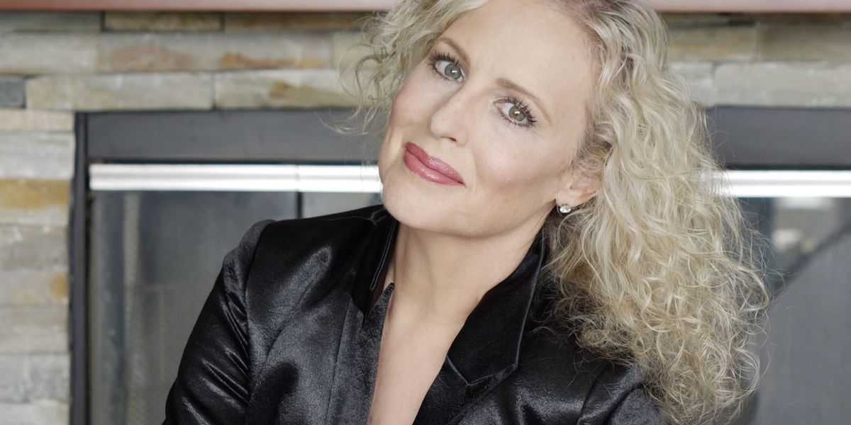 Pamela Winslow Kashani Brings CHANGE HAPPENS to the Green Room 42 This Month
