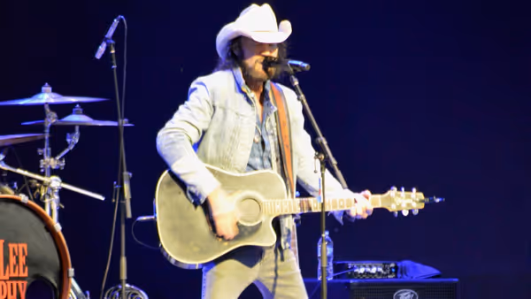 Photo Review: Willow Avalon and David Lee Murphy