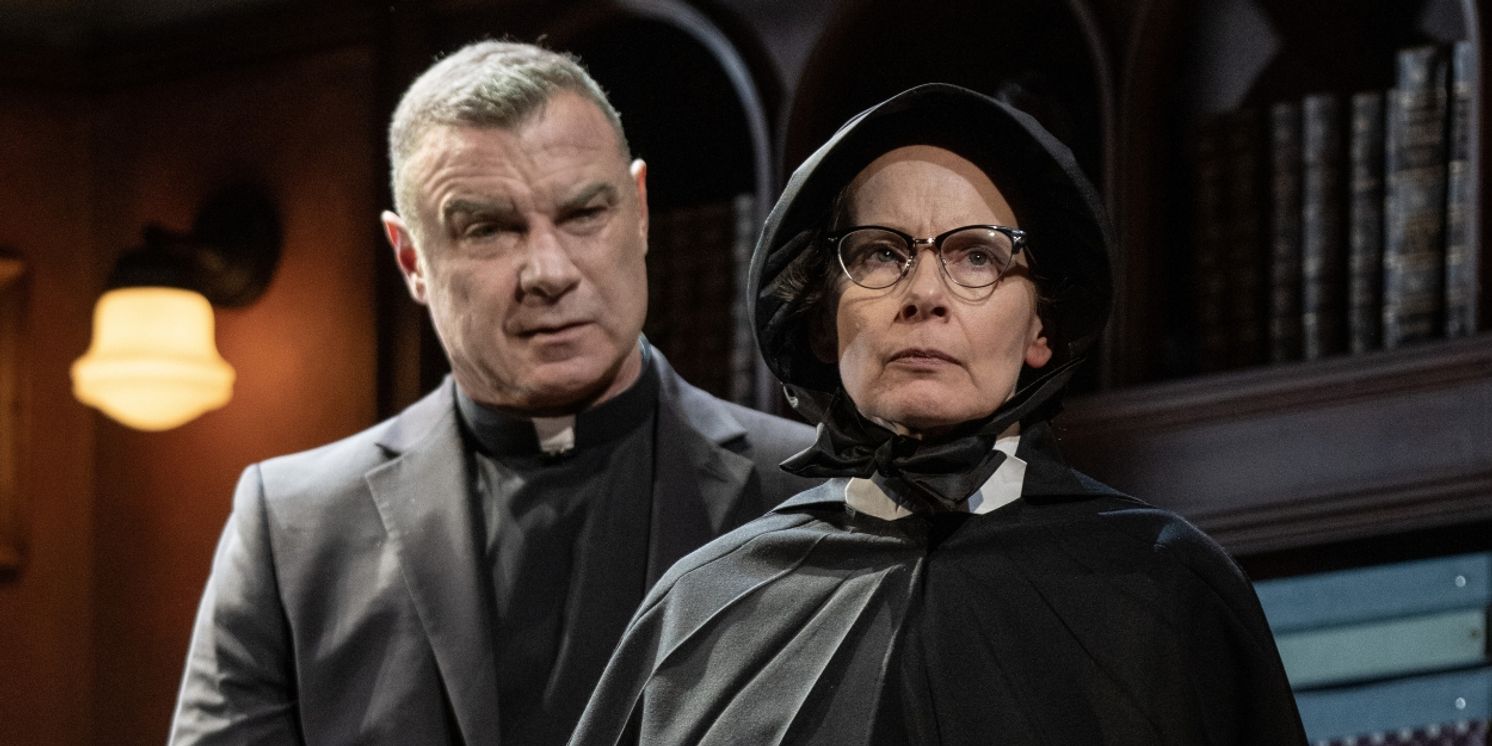 Photographers Joan Marcus and Carol Rosegg To Be Celebrated In New York Public Library Exhibition  Image