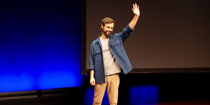 Photos: 300 PAINTINGS Opens At Vineyard Theatre Photos