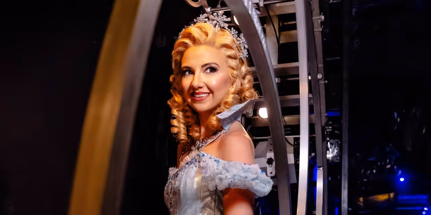 Photos: WICKED Celebrates 19th Anniversary in London With '5 Minute Call' Photo