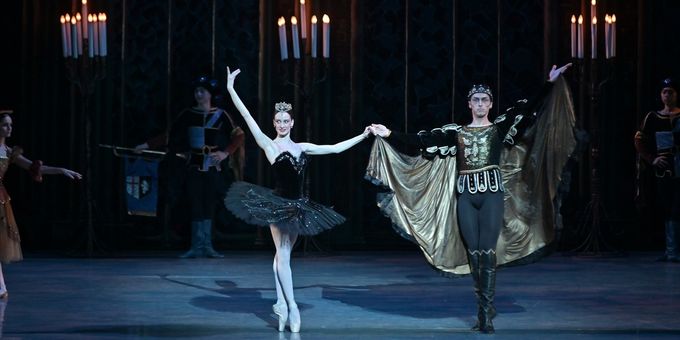 Photos: State Ballet of Georgia Performs SWAN LAKE Ahead of London Coliseum Retu Photos