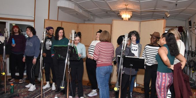 Exclusive: A BEAUTIFUL NOISE, THE NEIL DIAMOND MUSICAL Sings Carols For A Cure Photos