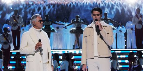 Photos: Andrea Bocelli, HUNTR/X, & More at SNOOP’S HOLIDAY HALFTIME PARTY Photo