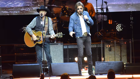 Photo Review: BROOKS & DUNN 2026 Neon Moon Tour Photo