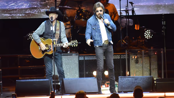 Photo Review: BROOKS & DUNN 2026 Neon Moon Tour