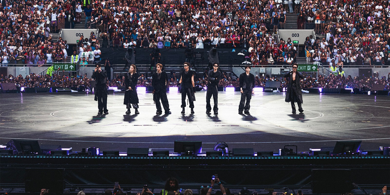 BTS 新品 未開封 WORLD TOUR LONDON ウェンブリー ロンドン Photos: Inside BTS WORLD TOUR ARIRANG at London's Tottenham