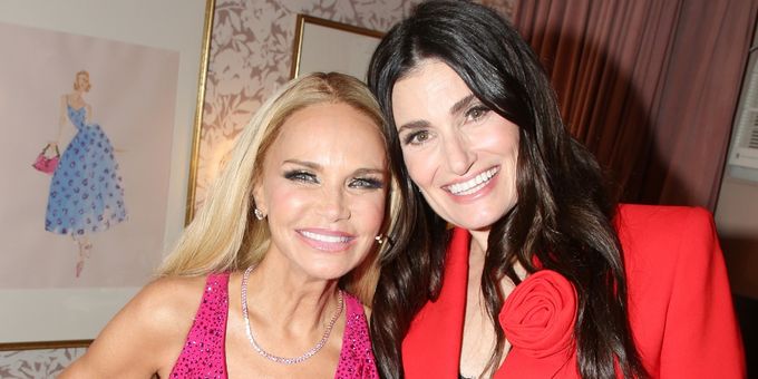 Photos: Backstage with Kristin Chenoweth, Idina Menzel and More at THE QUEEN OF  Photos