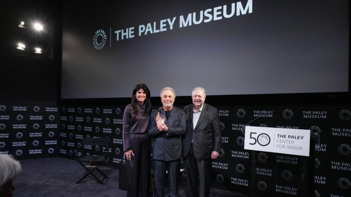Photos: Billy Crystal Honored at PaleyFest NY Celebrating 860 Broadway Show