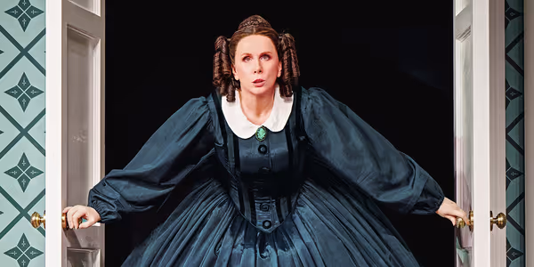 Photos: Catherine Tate Stars as Mary Todd Lincoln in OH, MARY! in London Photo