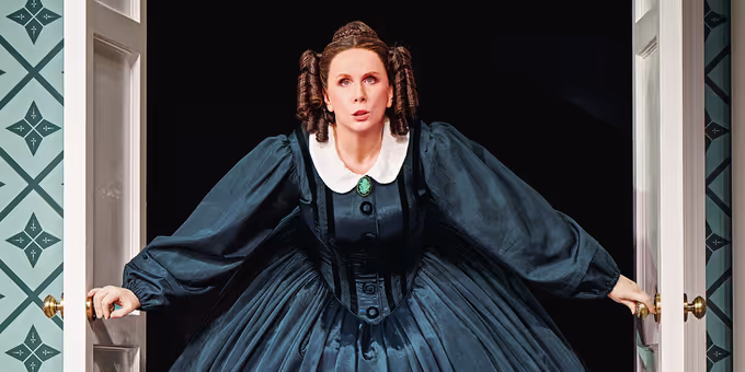 Photos: Catherine Tate Stars as Mary Todd Lincoln in OH, MARY! in London Photos
