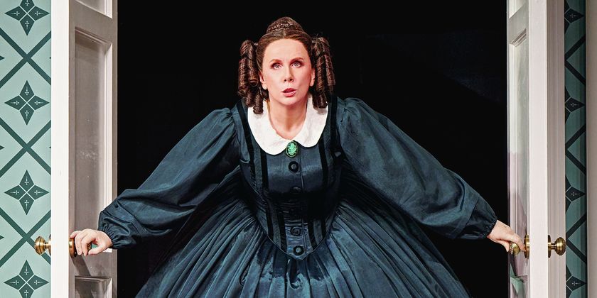 Photos: Catherine Tate Stars as Mary Todd Lincoln in OH, MARY! in London Photo