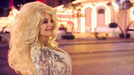 Photos: DOLLY PARTON TRIBUTES AND MURRAY SAWCHUCK TO HEADLINE LAS VEGAS HUSTLER CLUB Photo