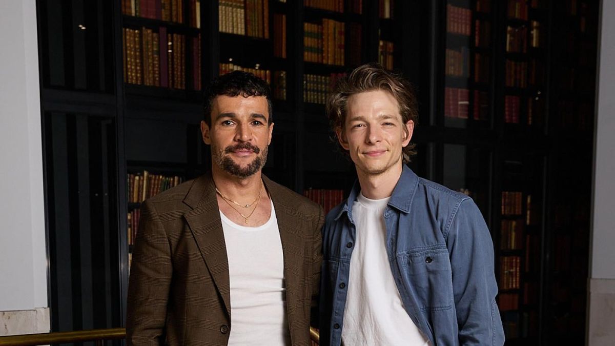 Photos: EAST OF EDEN Cast Gathers in London for Netflix Series Premiere
