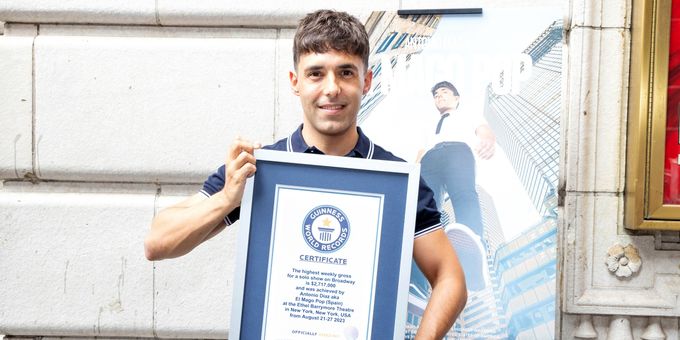 Photos: EL MAGO POP, AKA Antonio Diaz, Receives Guinness World Record Photos