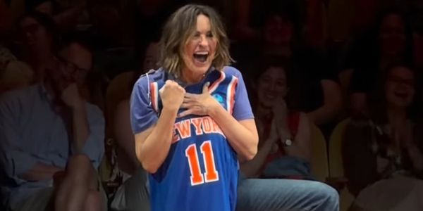 Video: EVERY BRILLIANT THING Star and Knicks Superfan Mariska Hargitay Celebrates Game 4 Win On Stage Photo