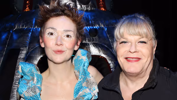 Photos: Suzy Eddie Izzard Visits ELF LYONS IS THE WOMAN ON THE EDGE Photo