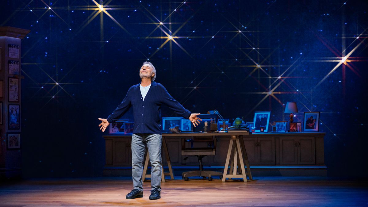Photos: First Look at Billy Crystal in 860 on Broadway Photos: First Look at Billy Crystal in 860 on Broadway