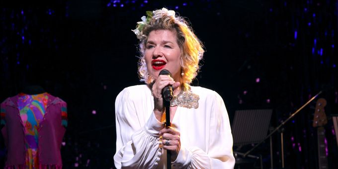 Photos: First Look at Issy van Randwyck in DAZZLING DIVAS at The Mill at Sonning Photos