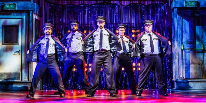 Photos: Get a First Look at THE FULL MONTY UK Tour Photos