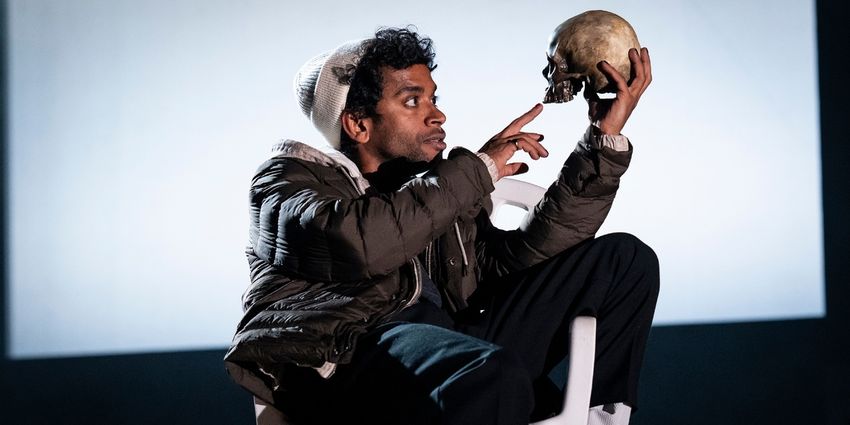 Photos: Hiran Abeysekera and Cast in HAMLET at the National Theatre Photo