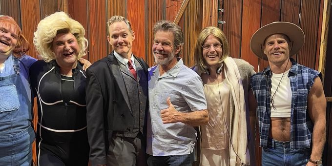 Photos: 2 Stars of THE PARENT TRAP Visit GINGER TWINSIES Photos