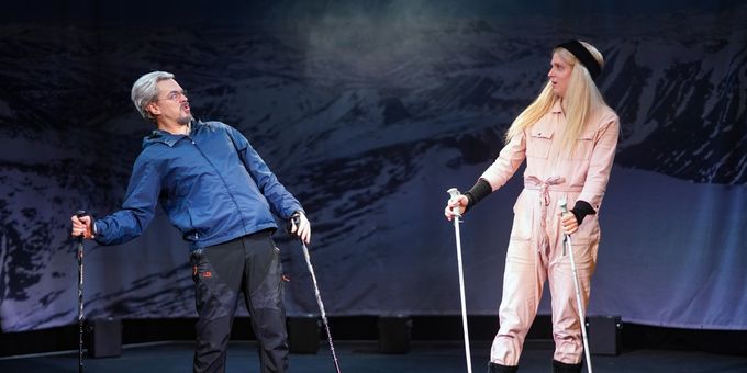 Photos: GWYNETH GOES SKIING Arrives Off-Broadway Photos